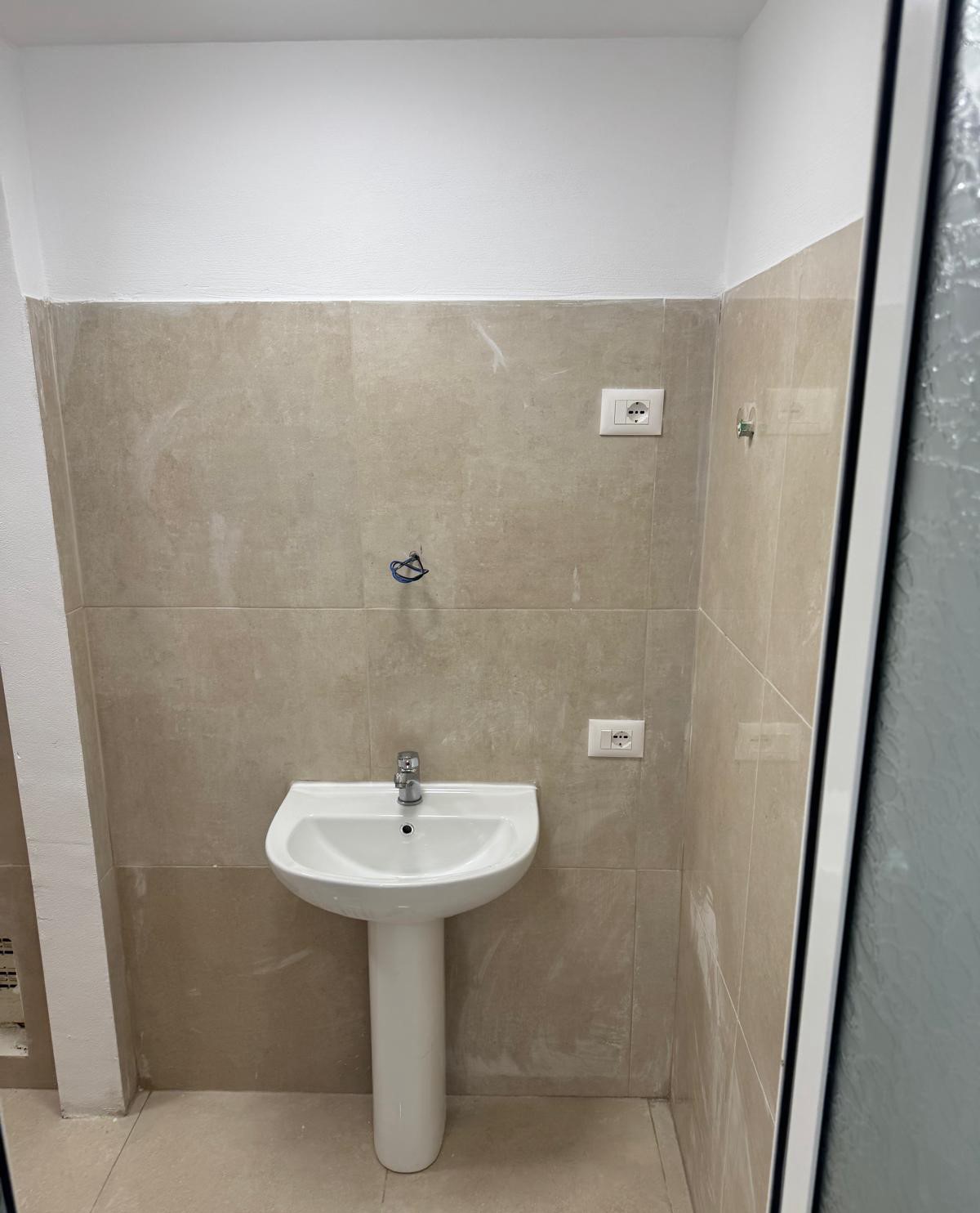 Shitje | ambjent biznesi | rruga mine peza | 190000 € (7)