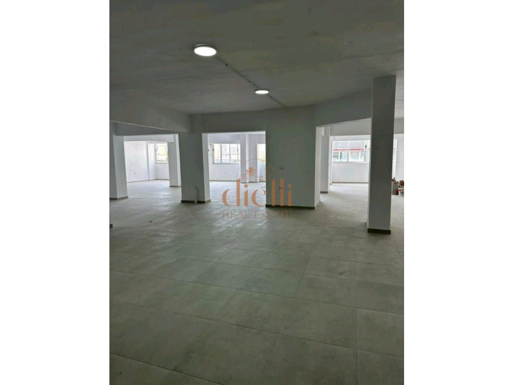 Espaço comercial para alugar na rua dritan hoxha