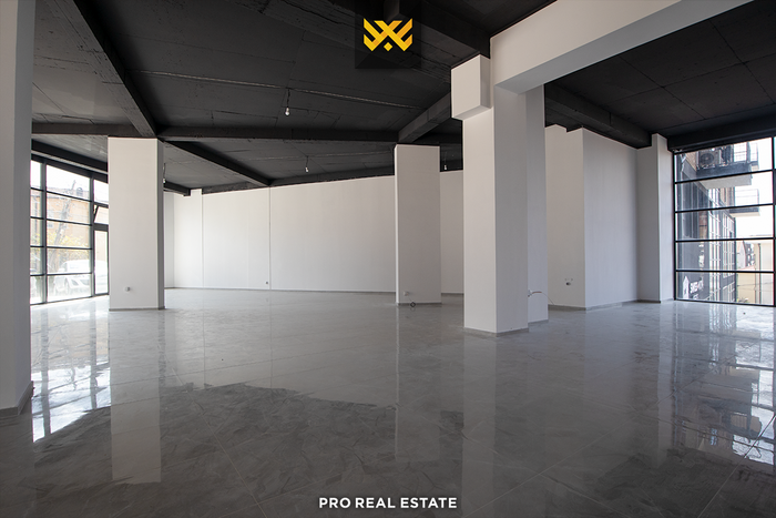 Lokal 255m² me #qira te Mati 1.