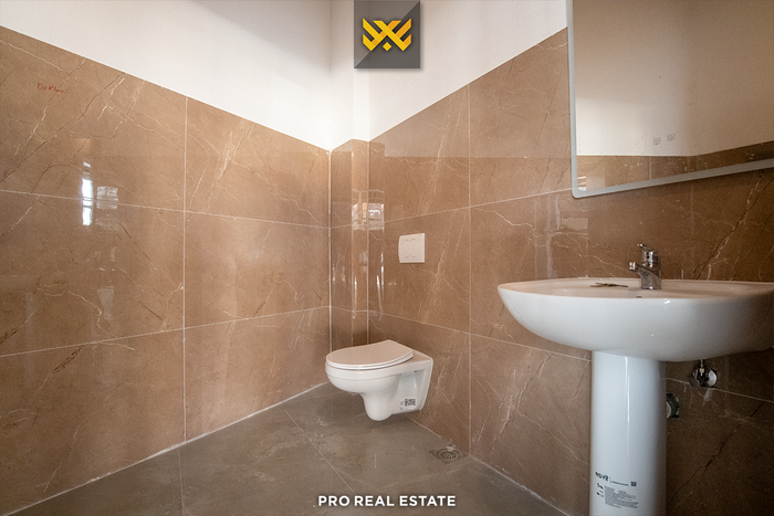 Lokal 255m² me #qira te Mati 1.