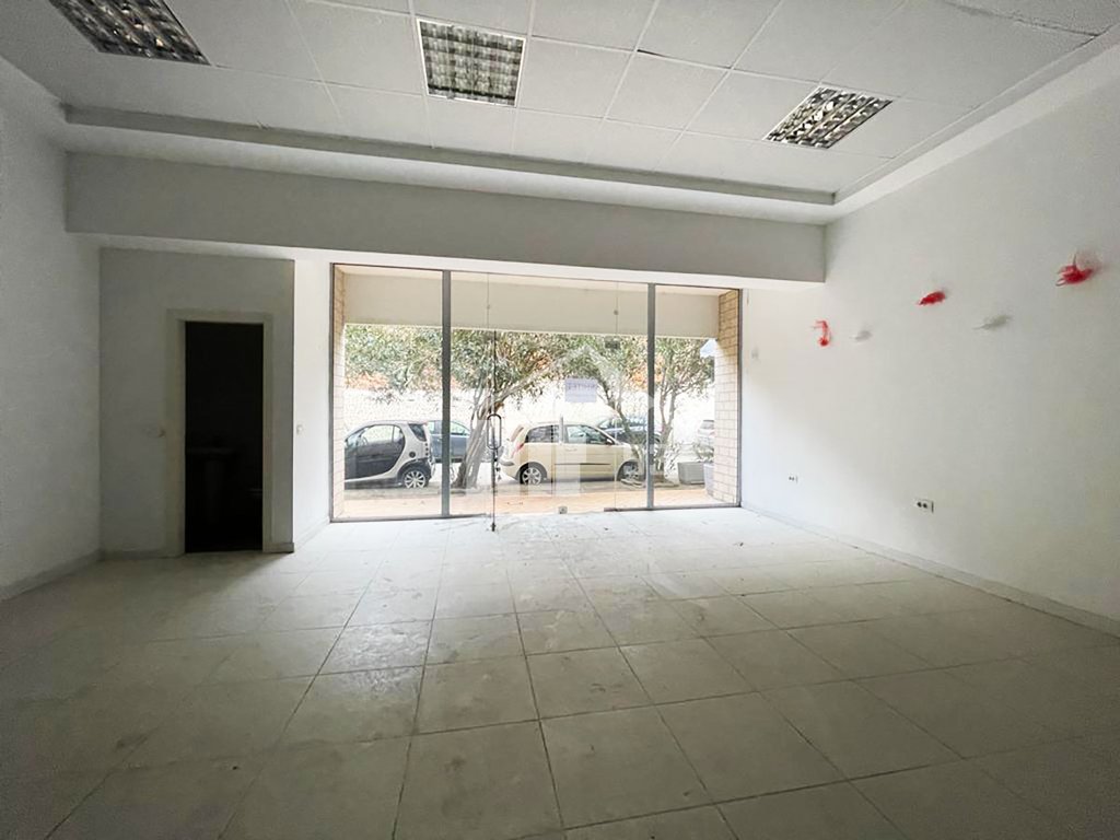 Negozi in via “Don Bosko” e complesso “Vizion +”