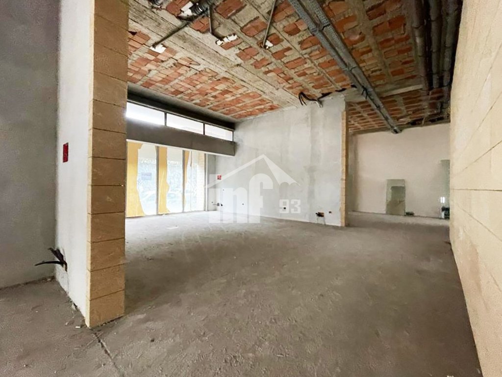 Negozi in via “Don Bosko” e complesso “Vizion +” (3)