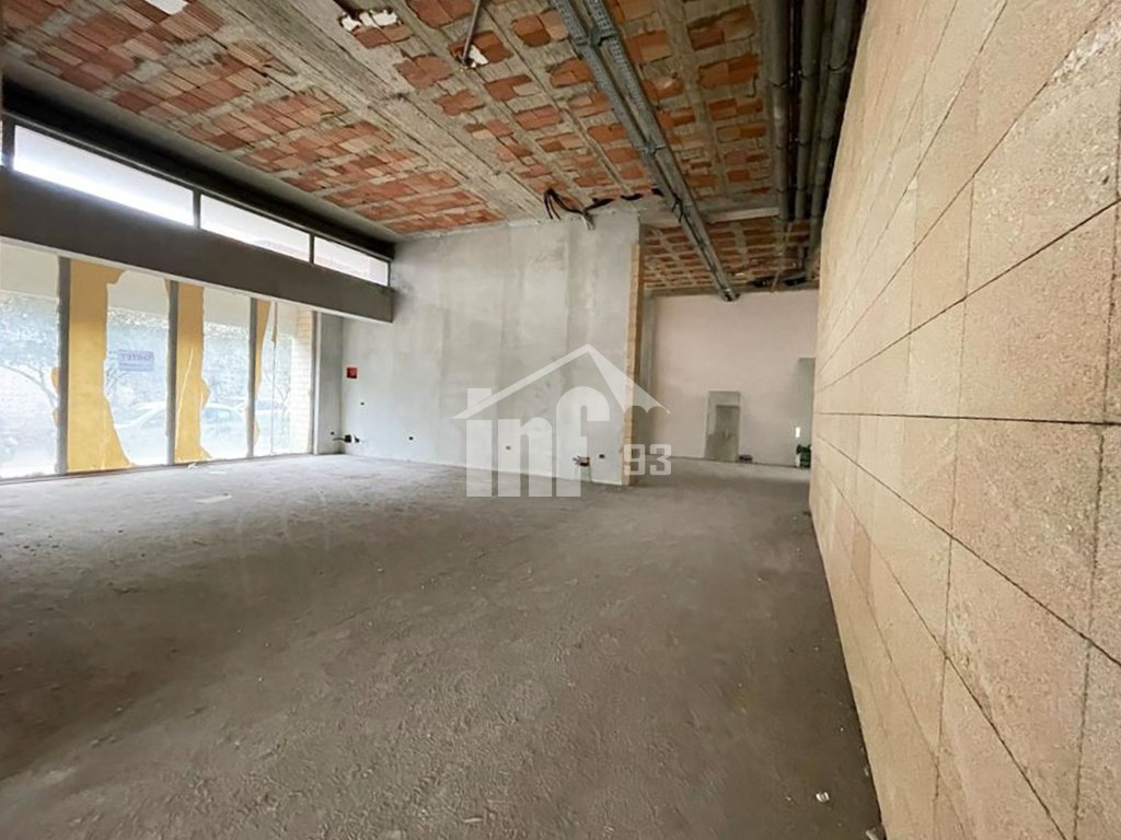 Negozi in via “Don Bosko” e complesso “Vizion +” (4)