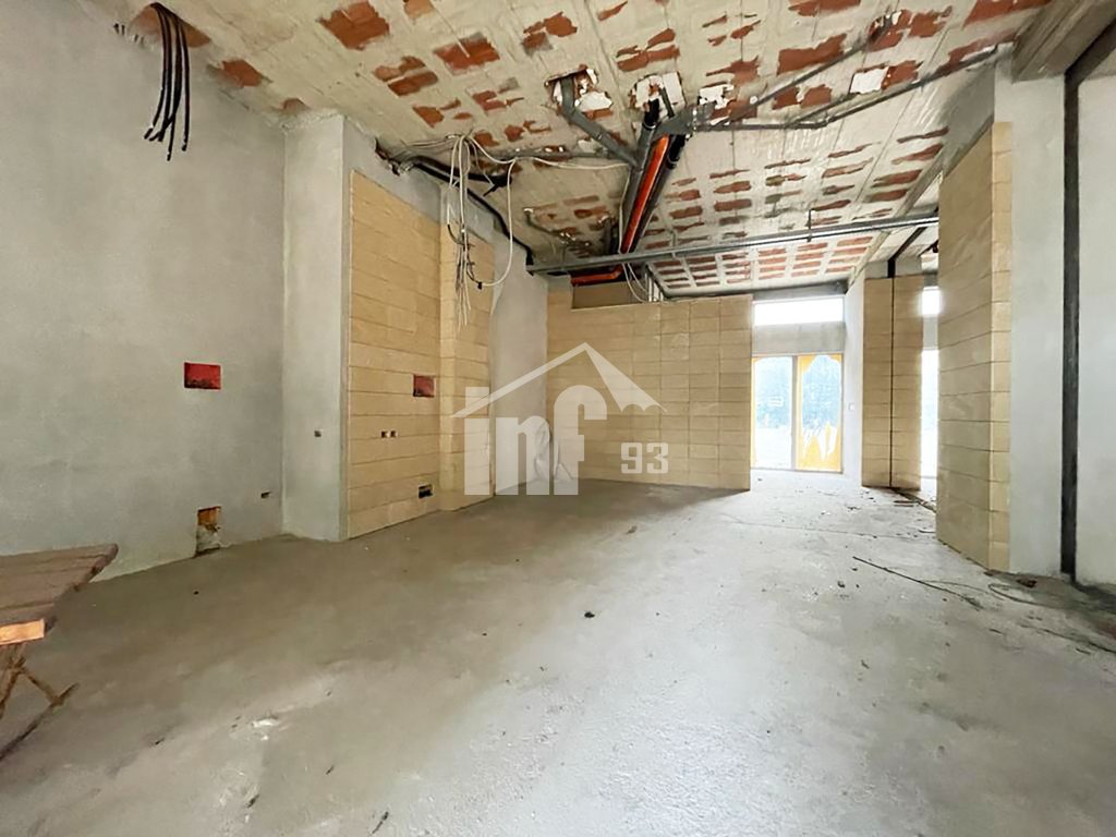 Negozi in via “Don Bosko” e complesso “Vizion +” (6)