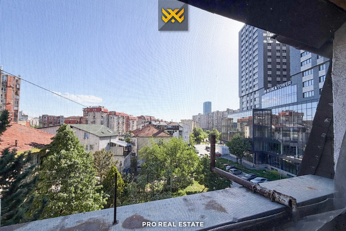 Banesë / zyrë 87m² me #qira në Lakrishtë