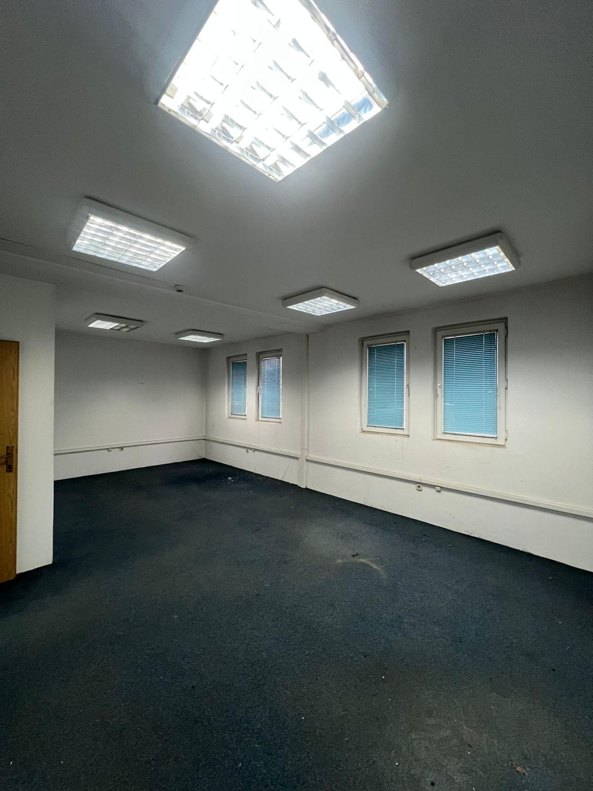 Inmueble en alquiler 570 m² en Pristina