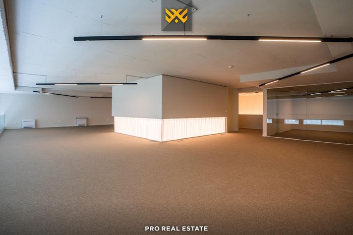 Oficina 486,79m² en alquiler en Lakrishtë