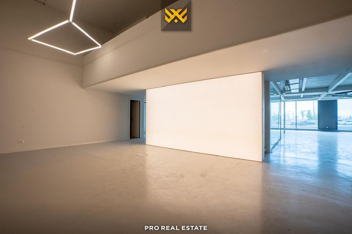 Oficina 486,79m² en alquiler en Lakrishtë