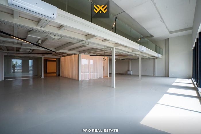 Oficina 486,79m² en alquiler en Lakrishtë