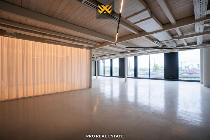 Oficina 486,79m² en alquiler en Lakrishtë