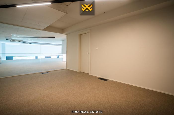 Oficina 486,79m² en alquiler en Lakrishtë