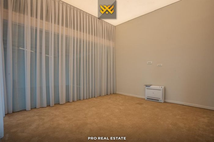 Oficina 486,79m² en alquiler en Lakrishtë
