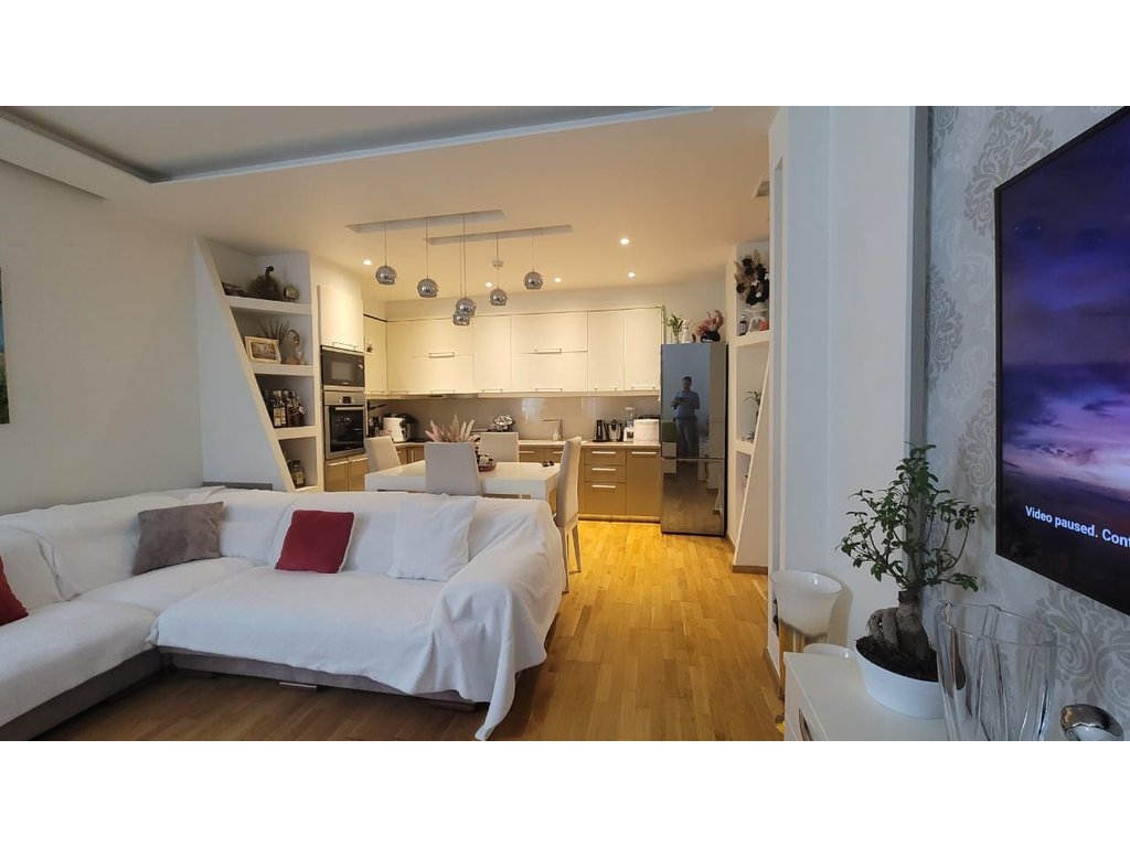 Apartament 2+1 per shitje afer (leonores) kodra e diellit.