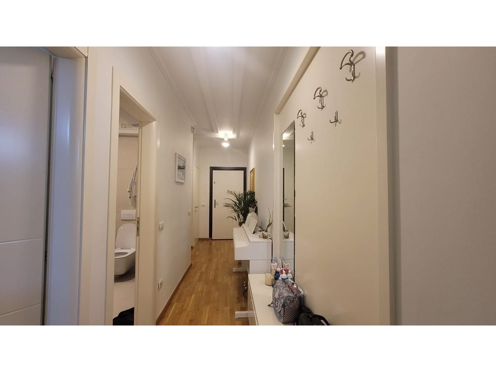 Apartament 2+1 per shitje afer (leonores) kodra e diellit.