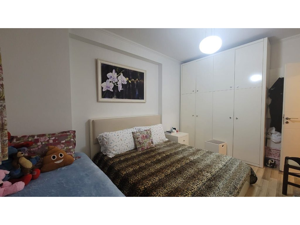 Apartament 2+1 per shitje afer (leonores) kodra e diellit.
