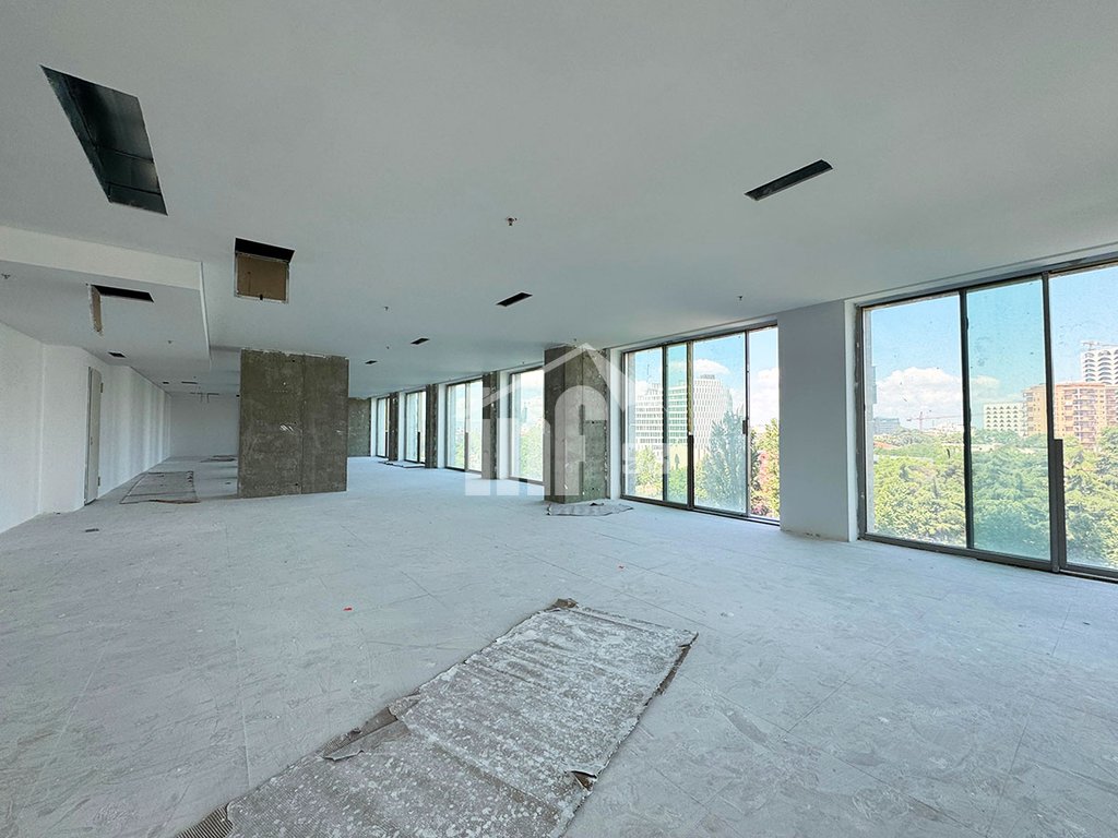 “Downtown One”, bulevardi “Bajram Curri”