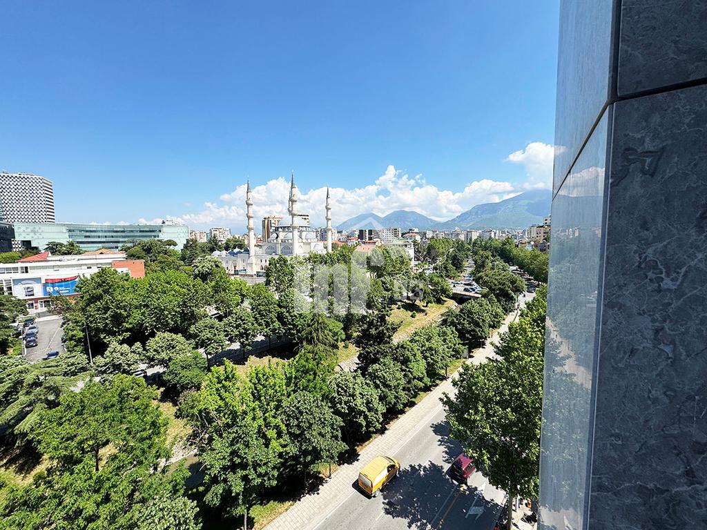 “Downtown One”, bulevardi “Bajram Curri”
