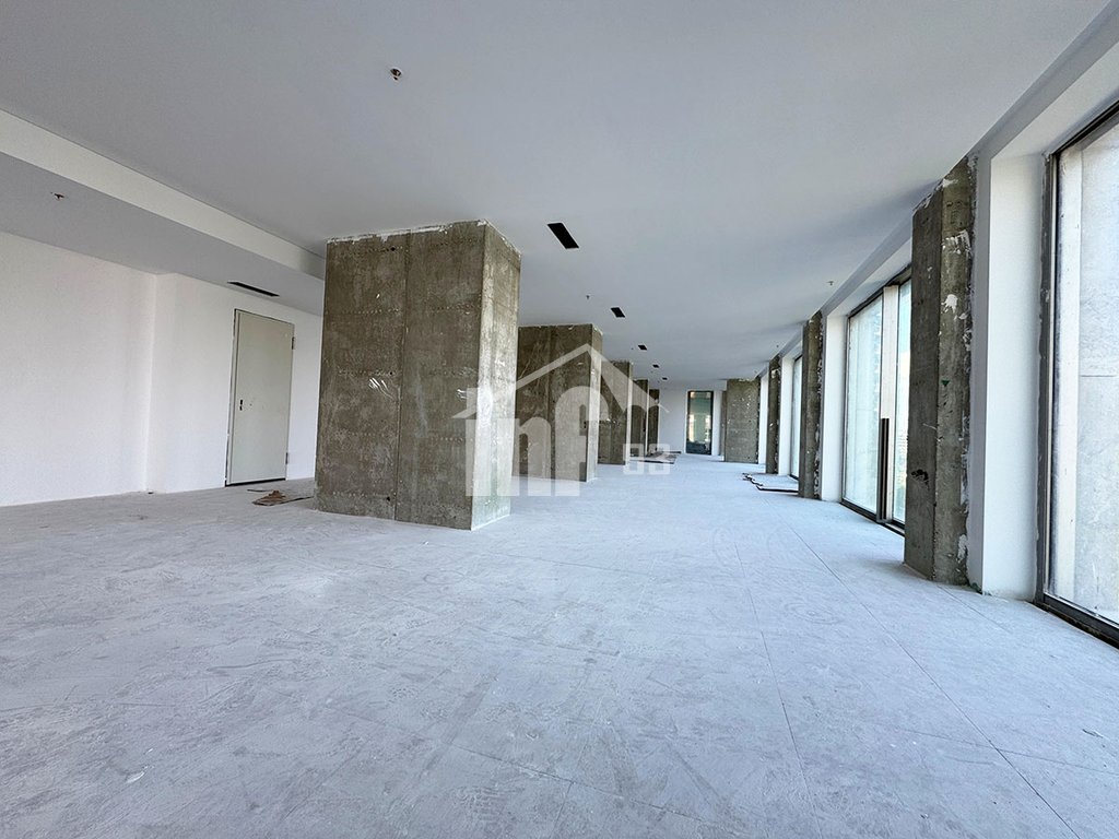 “Downtown One”, bulevardi “Bajram Curri”
