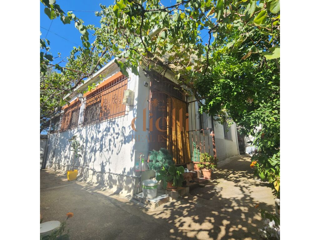 Casa de 1 piso à venda, zona entre fresku e tufina, muito perto da nova rotatória, zona com vilas