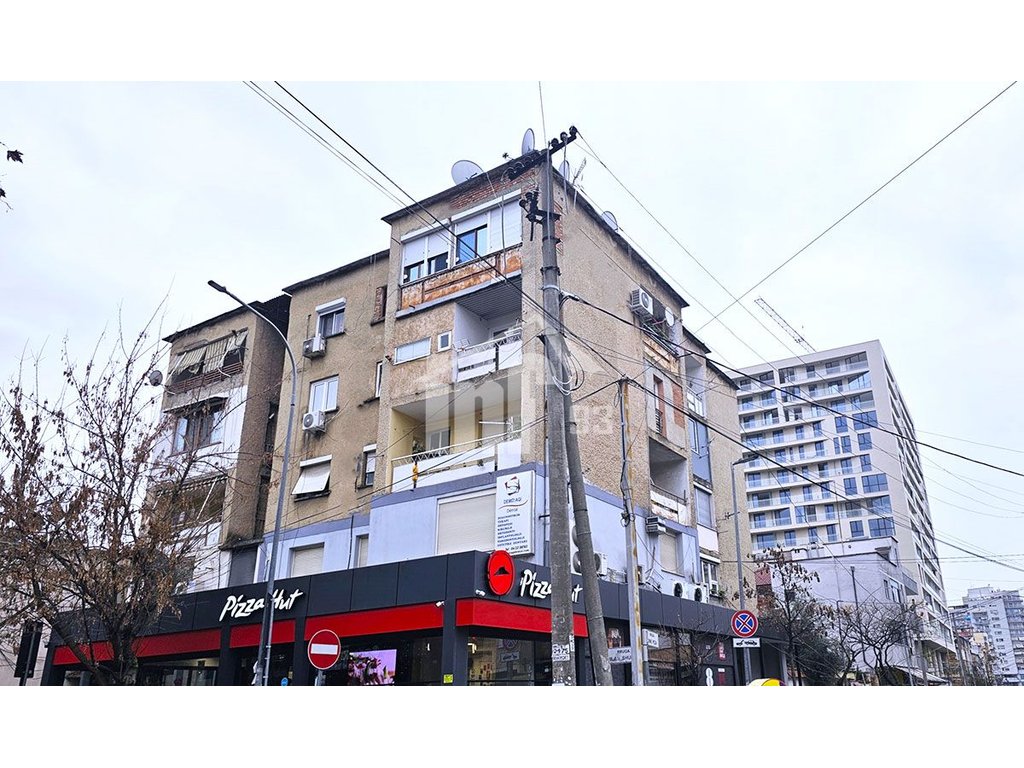 Rue “Mine Peza”, près du bureau du procureur de Tirana