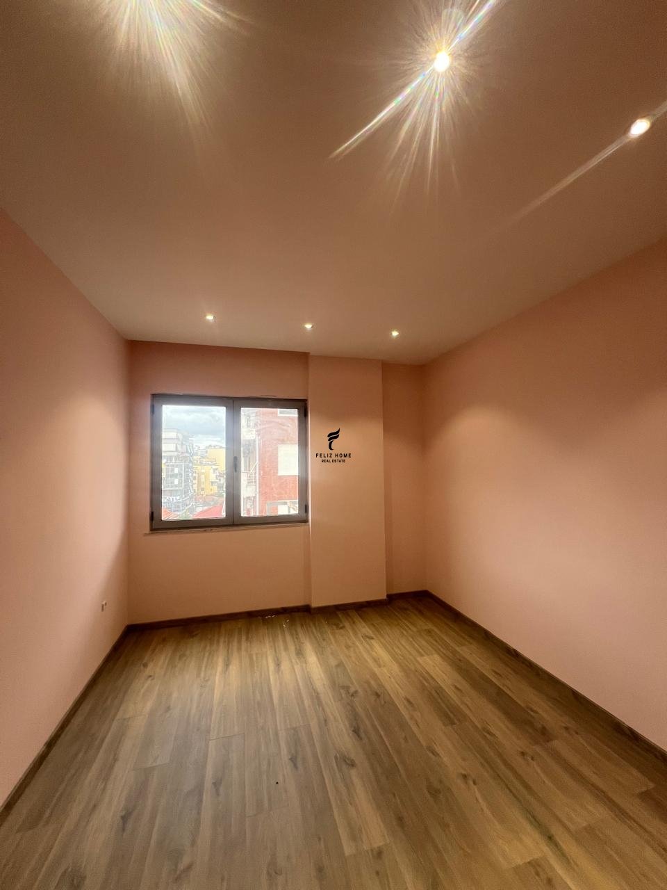 Locale commerciale in affitto 160 metri quadrati nuova piazza 1.500 euro