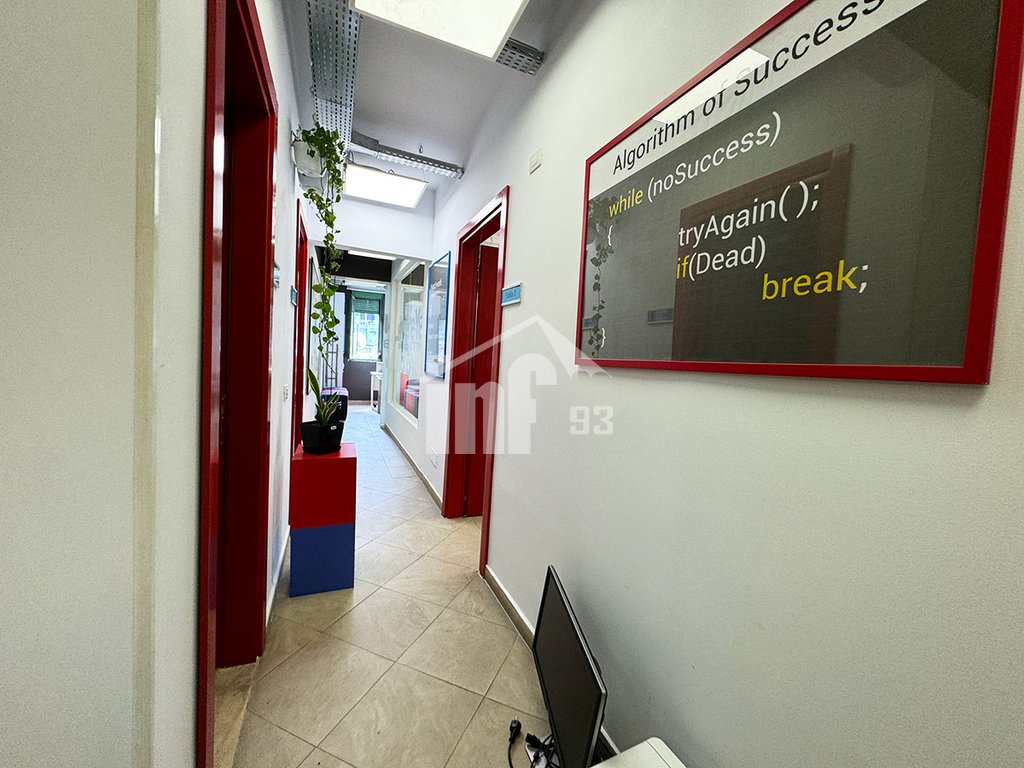Via “Abdyl Frasheri”, vicino alla biblioteca universitaria (5)