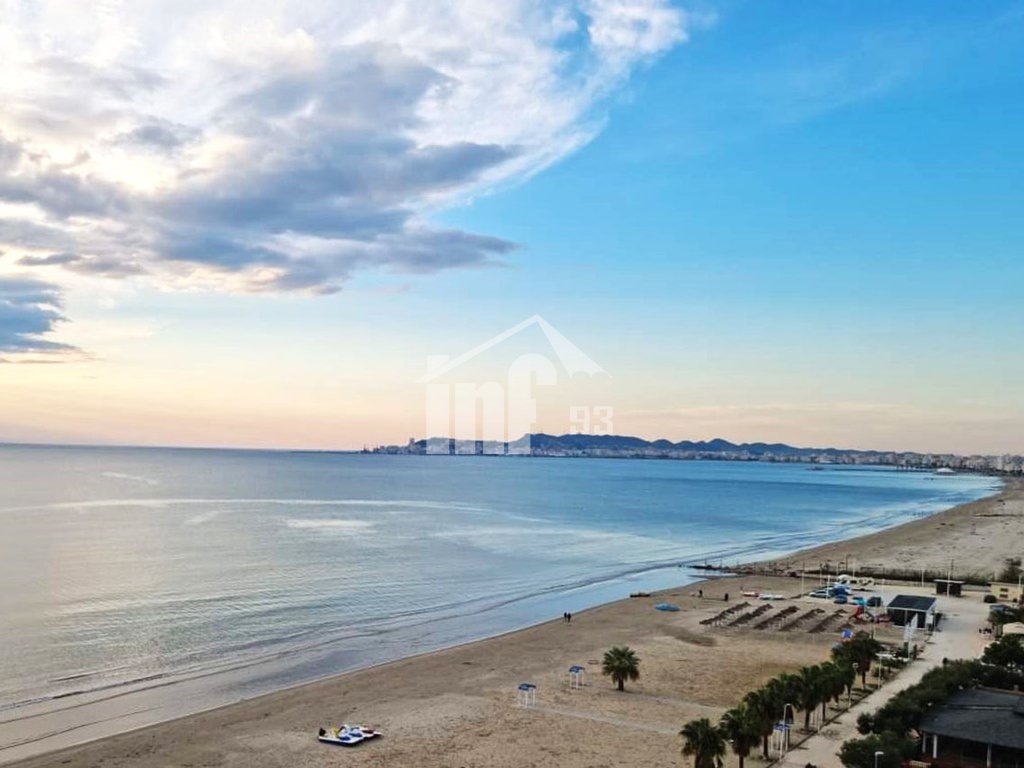 Spiaggia di durres, vicino al lungomare di kavajes