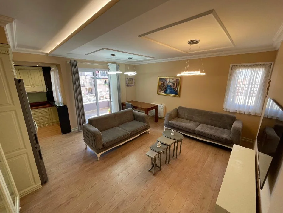 Qera | apartment 3 + 1 + 2 |liqeni i thate | 1000 €/month