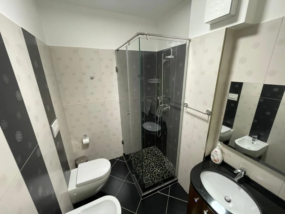 Qera | apartment 3 + 1 + 2 |liqeni i thate | 1000 €/month (7)