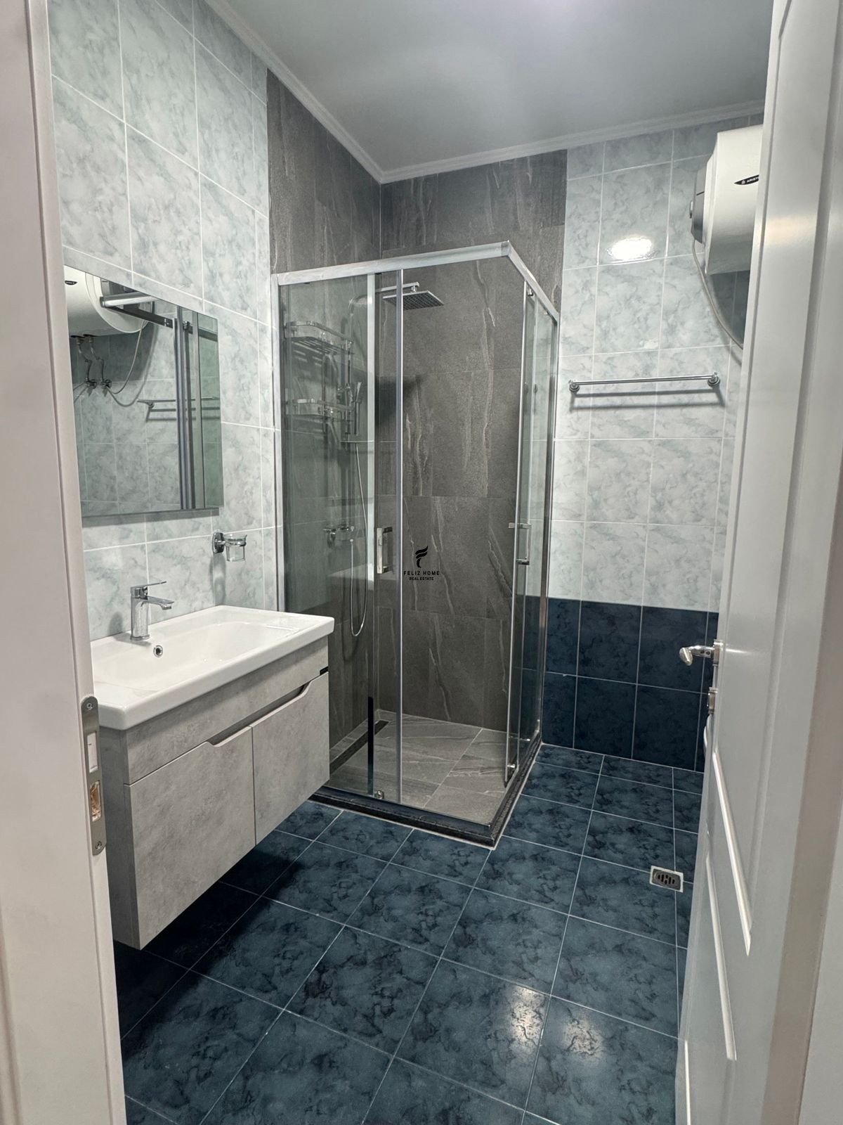 Apartment for rent 2+1 myslym shyri 90,000 leke (5)
