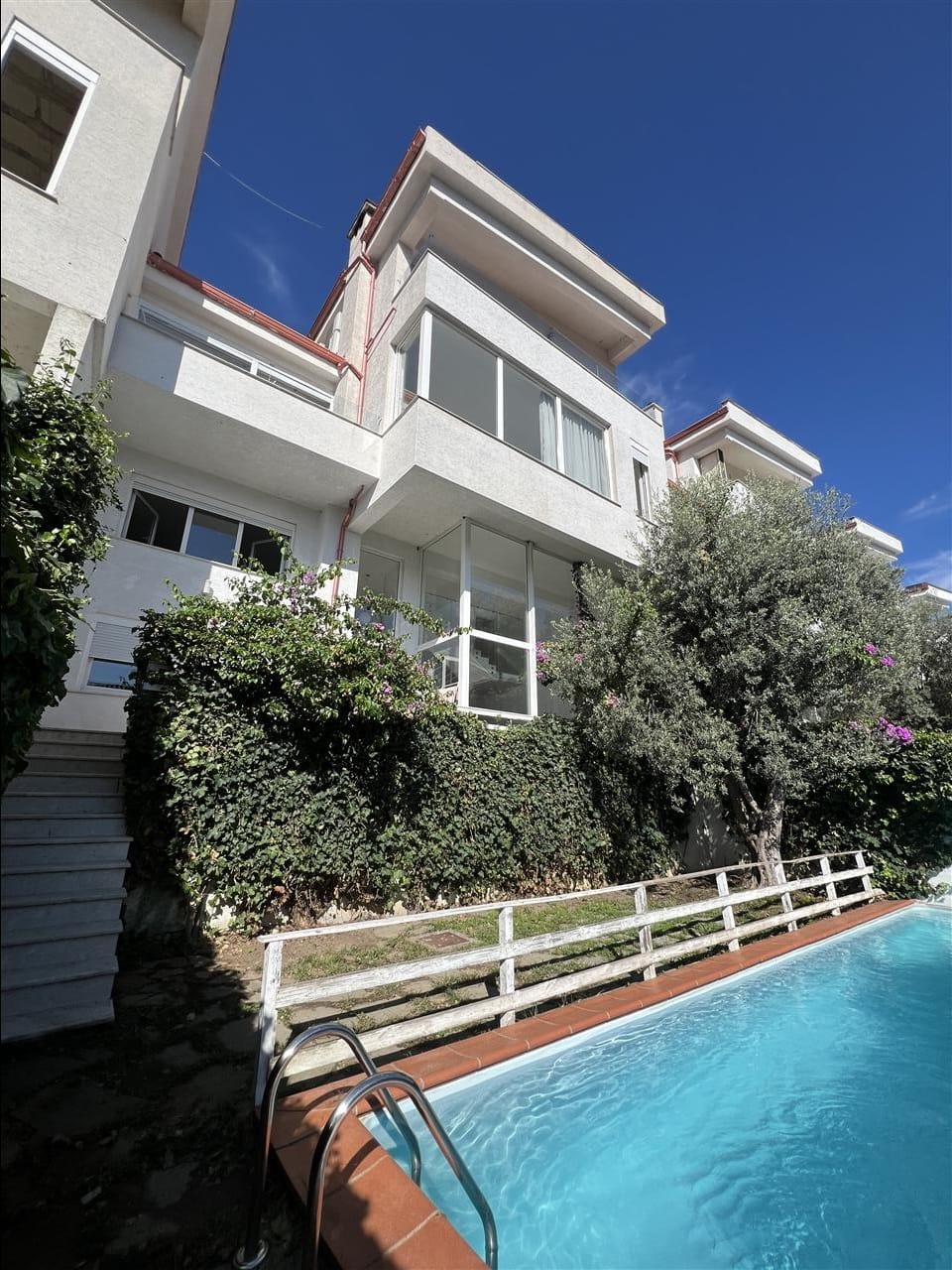 Miete | villa 5 + 1 + 4 | kodra e diellit 1 | 5000 €/monat