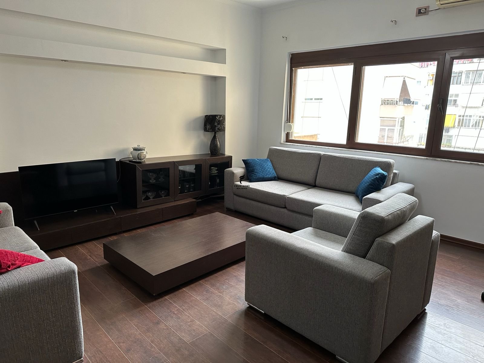 Piso en alquiler 2+1 calle Elbasan 85.000 leke