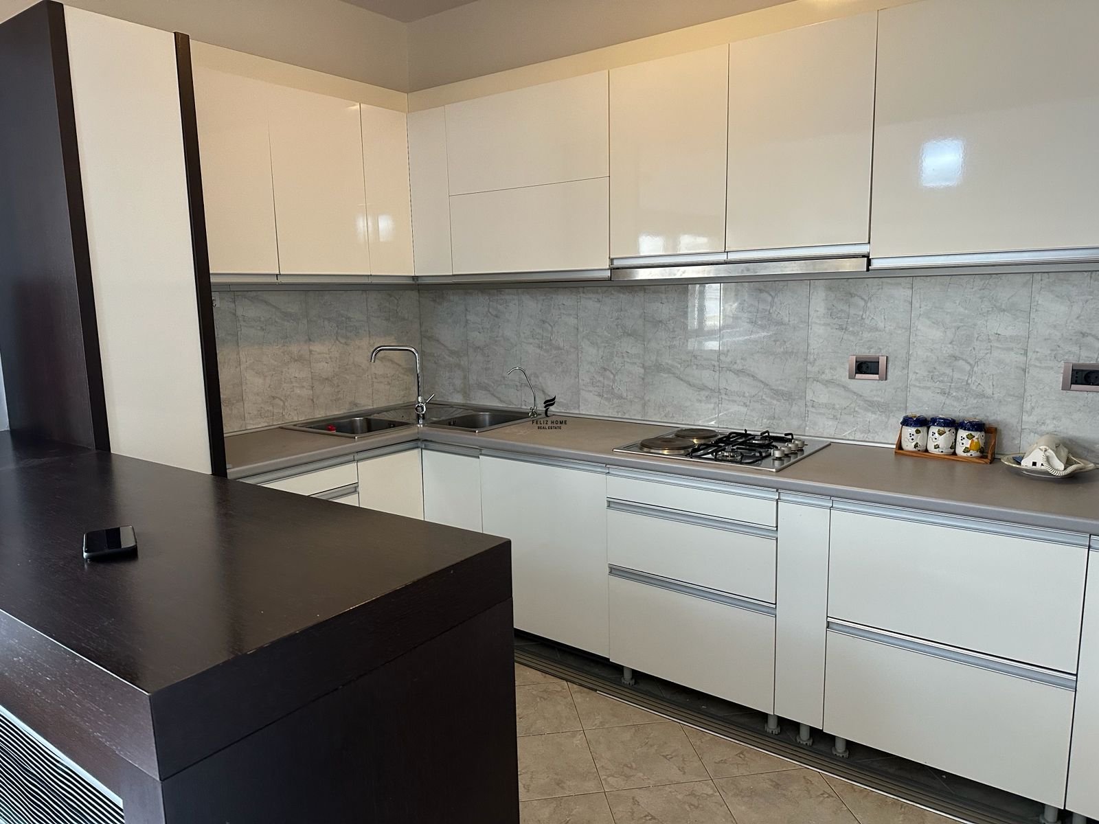 Piso en alquiler 2+1 calle Elbasan 85.000 leke
