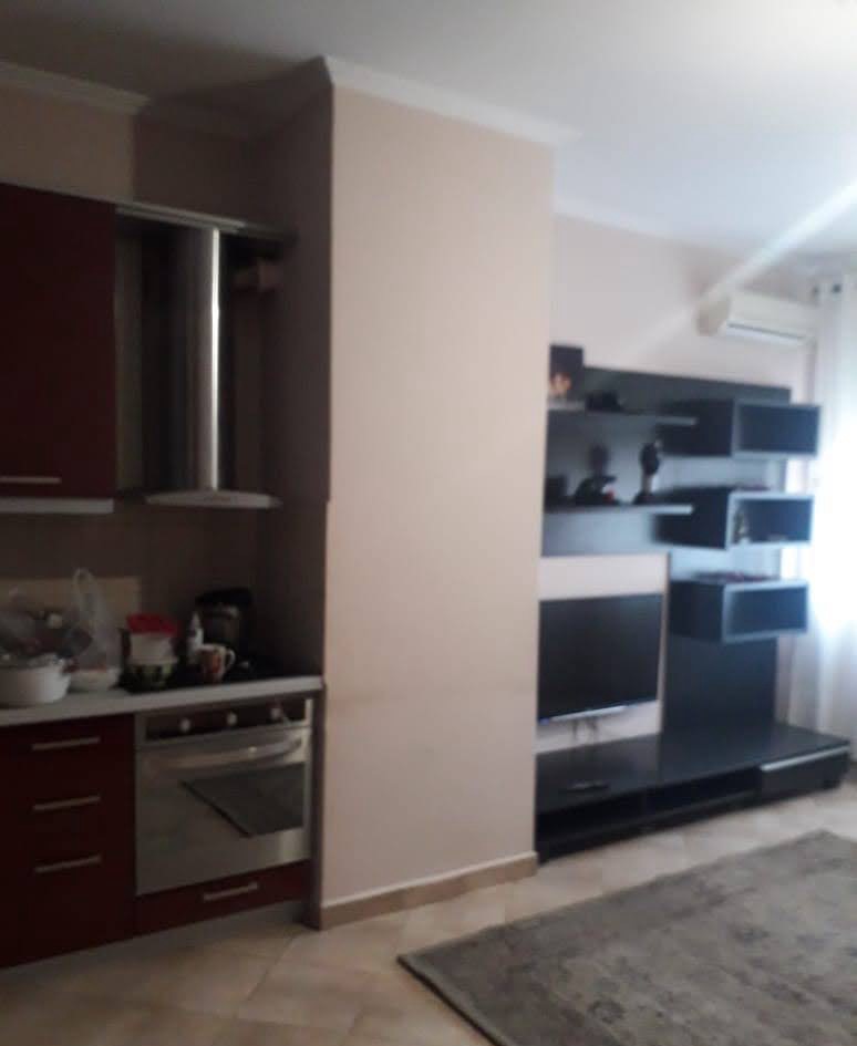 Miete | wohnung 2 + 1 | rruga Komuna e Parisit | 550 €/monat