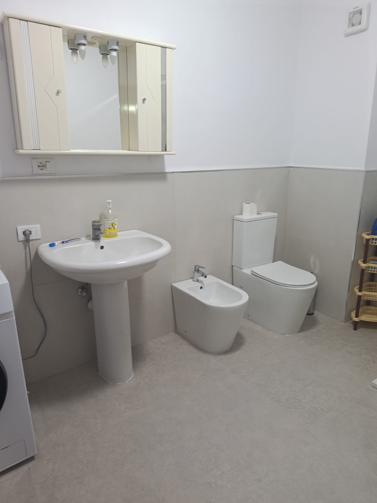 Aluguel | apartamento 2 + 1 | ministério do interior | 550 €/mês (4)