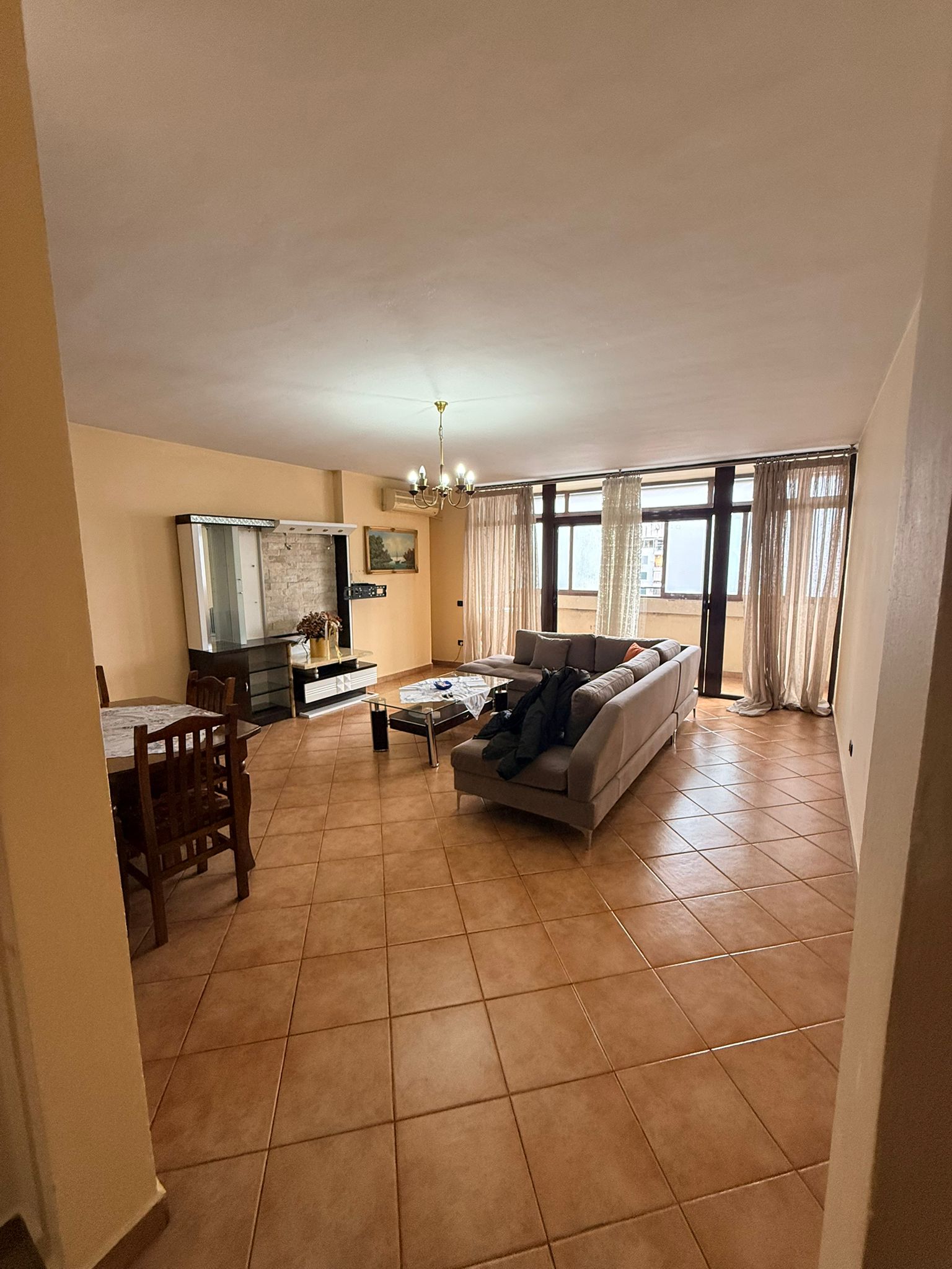 Affitto | appartamento 2 + 1 | rruga e kavajës | 700 €/mese