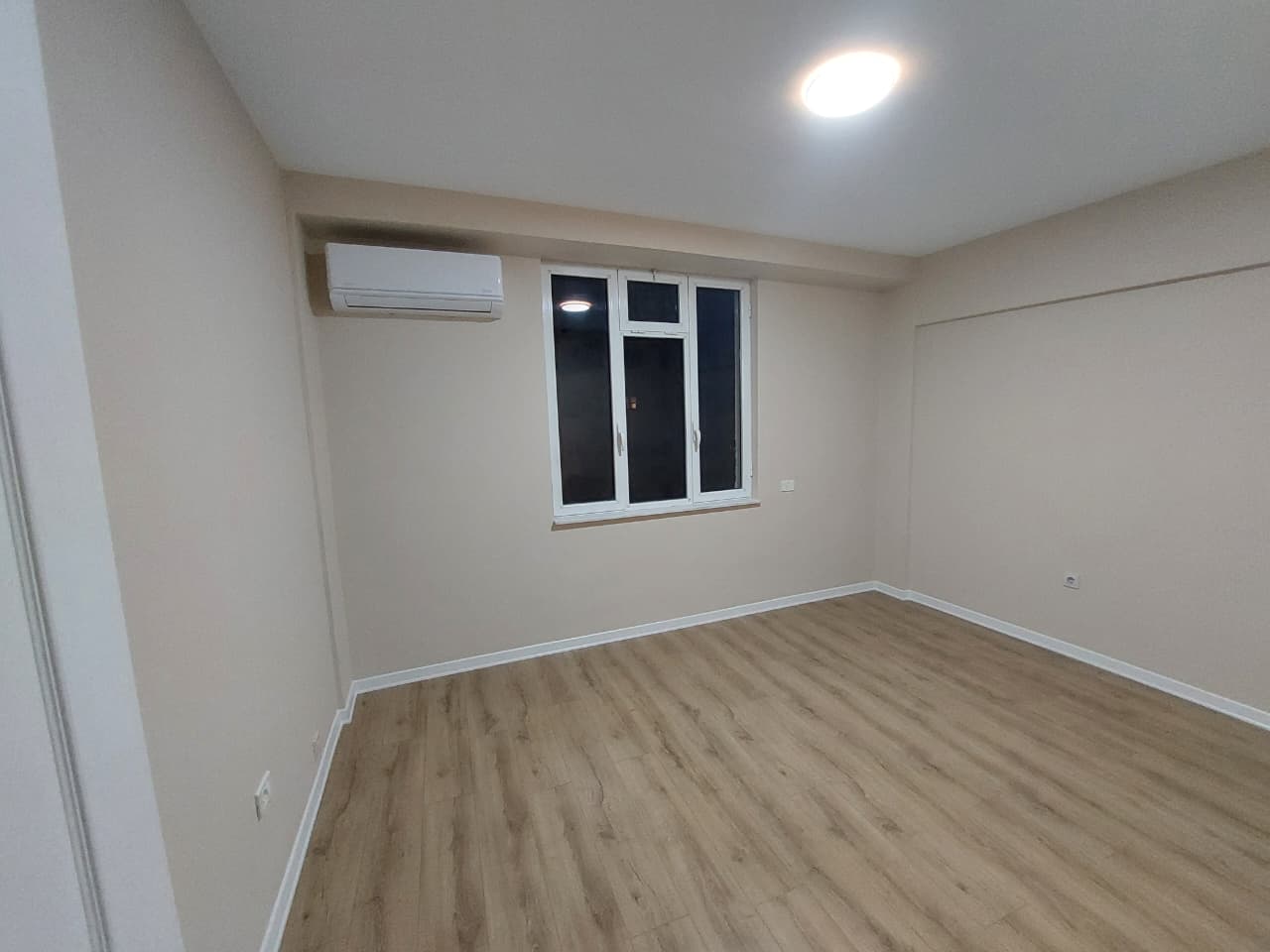 Aluguel | ambiente de negócios | centro, praça skanderbeg | €1000/mês (2)