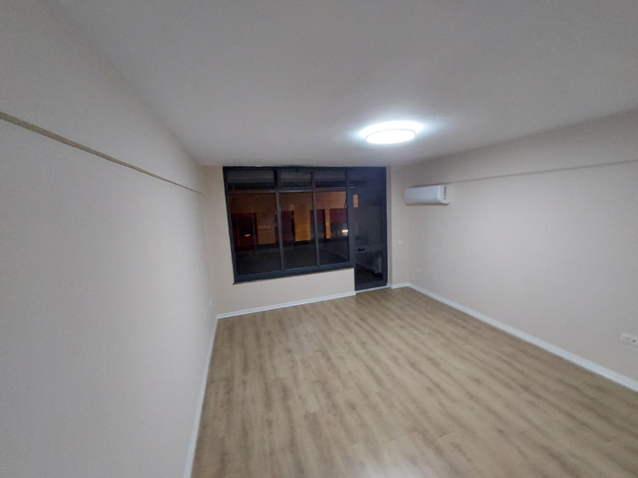 Aluguel | ambiente de negócios | centro, praça skanderbeg | €1000/mês (3)