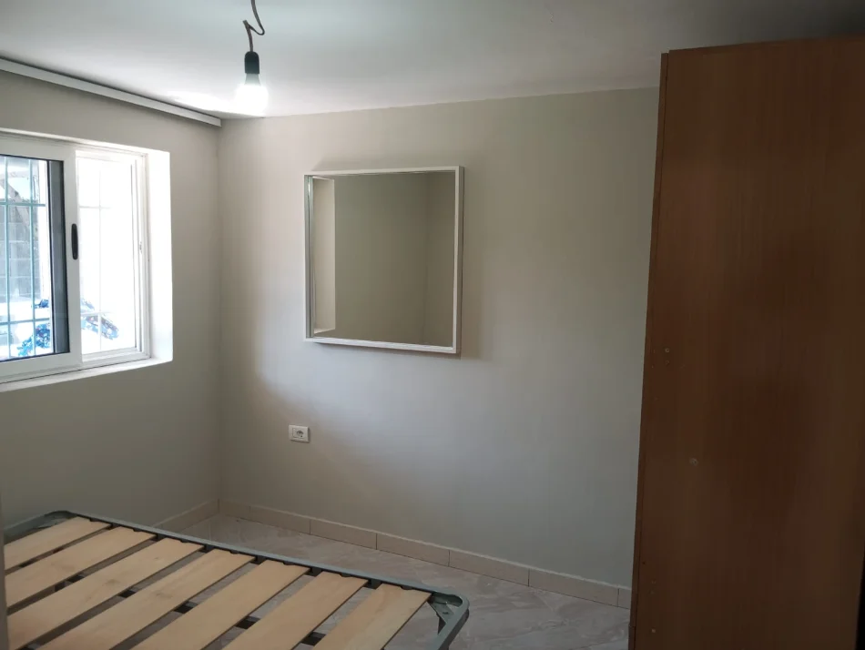Qera | shtëpi private 1 + 1 + oborr | allias | 300 €/muaj (2)