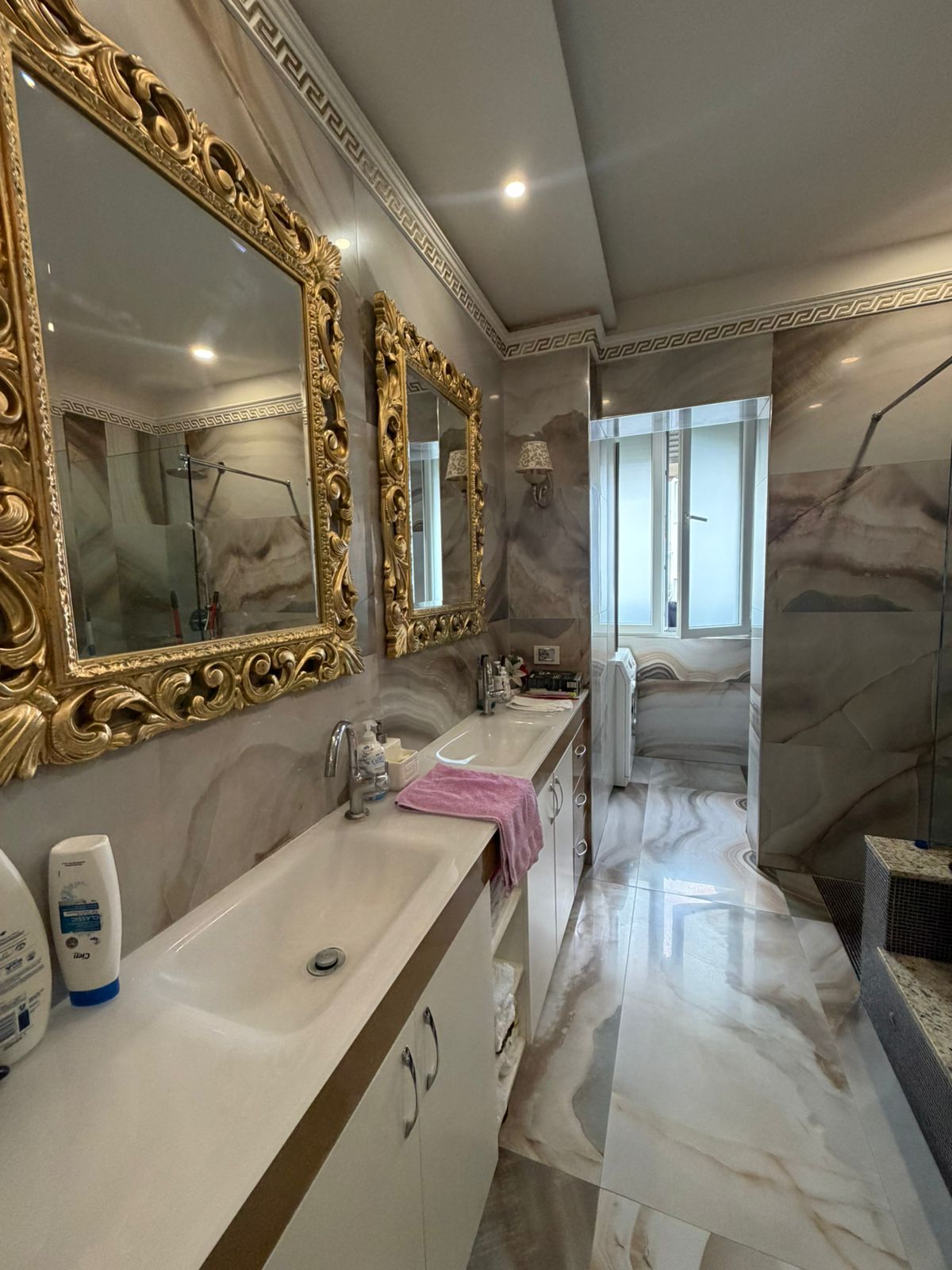 Shitje | apartament 3 + 1 | Komuna e Parisit | 300000 €