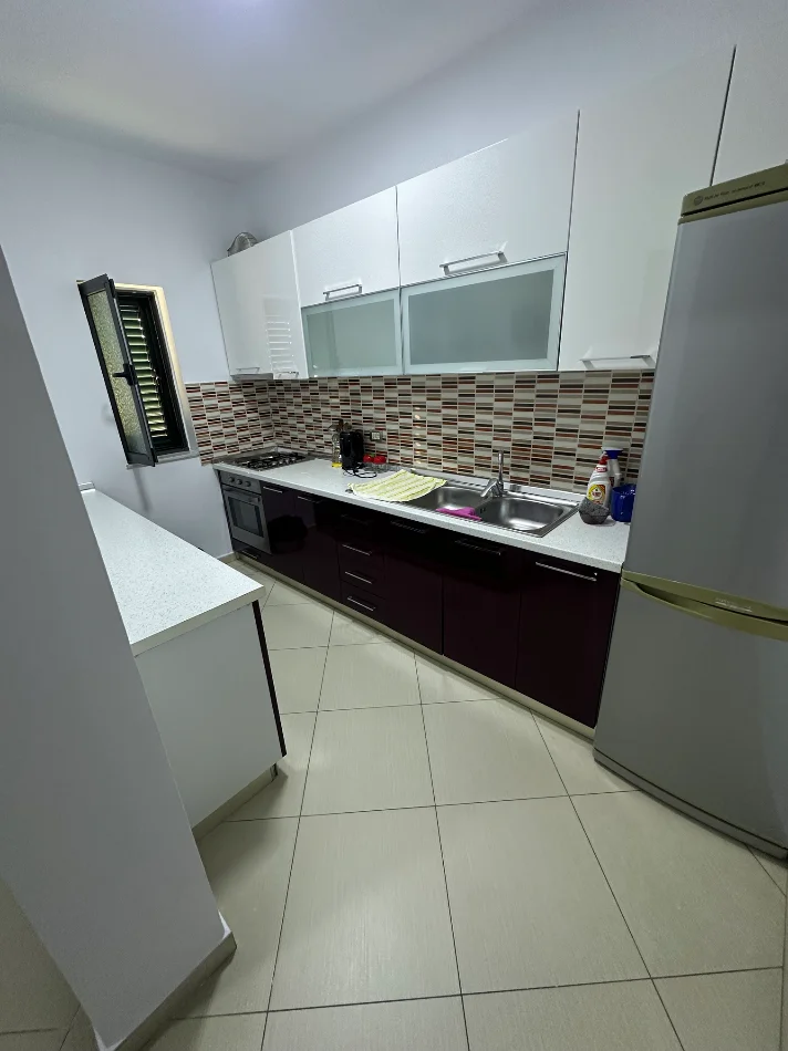 Aluguel | villa 3 + 1+2+estacionamento | kafja e rremës | 850 €/mês