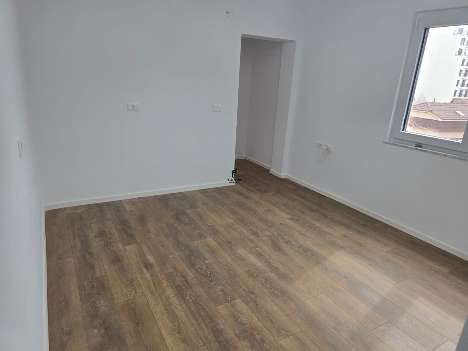 Shitet apartament 1+1 pazari i ri 122.000 euro