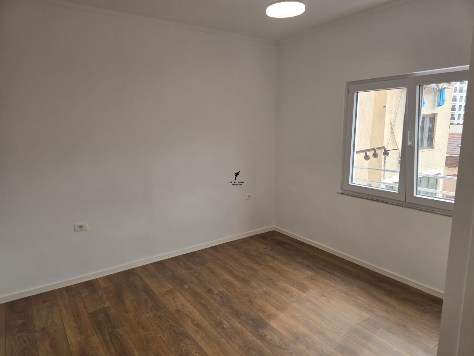 Shitet apartament 1+1 pazari i ri 122.000 euro (2)