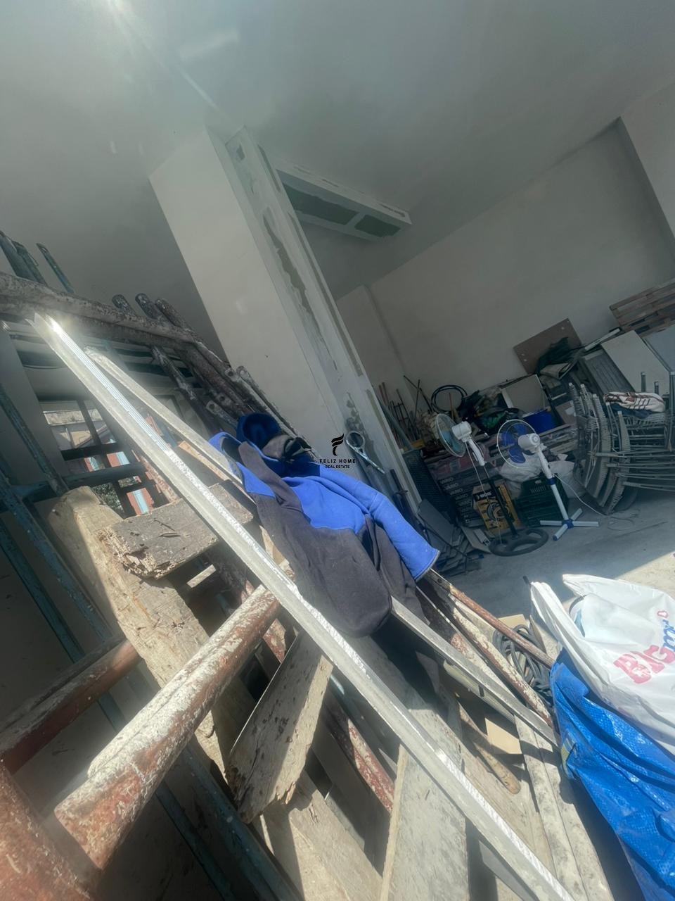 Commerce à vendre 141 mètres carrés rue des bogdaneve 950.000 euros