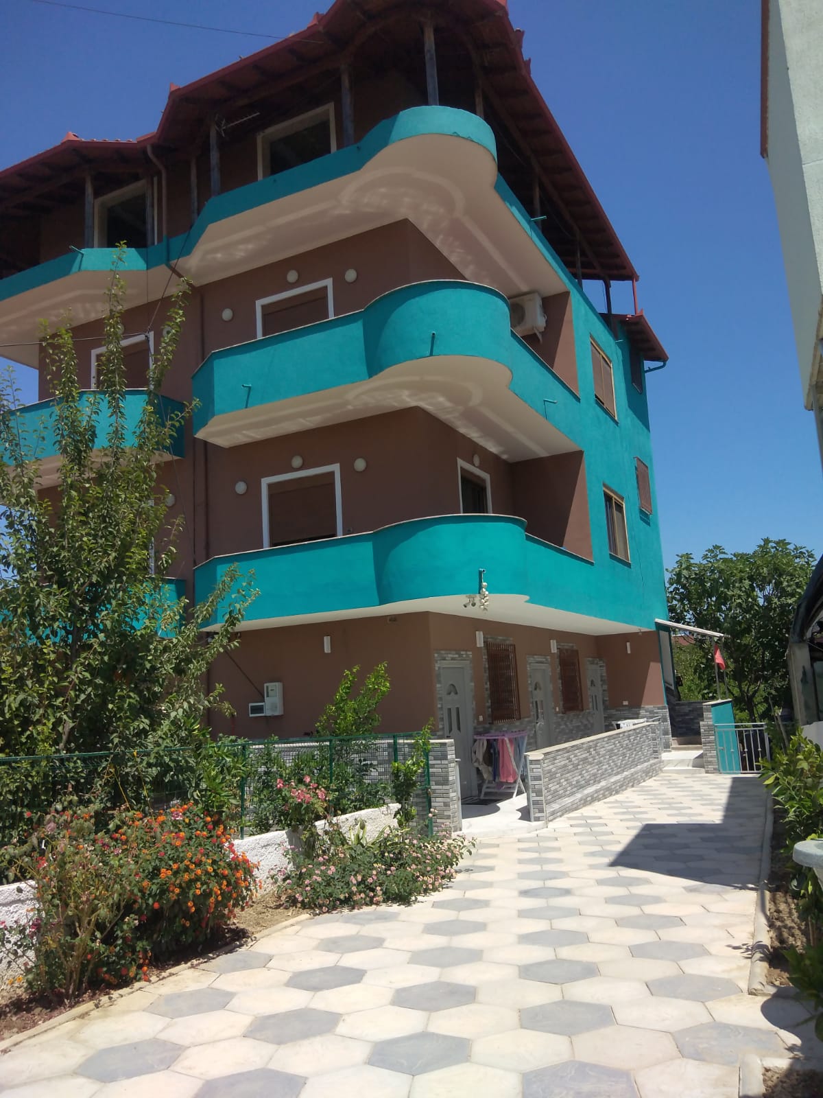 Qera | private house 2 + 1 | institute | 300 €/month