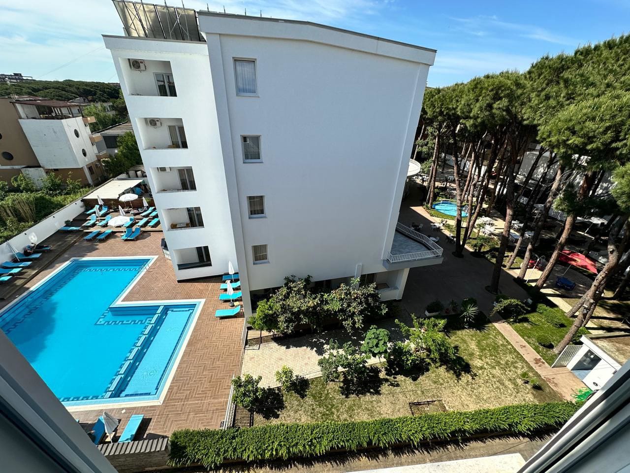 Qera | penthouse 3 + 1 + 3 | Mali i Robit | 1000 €/mois
