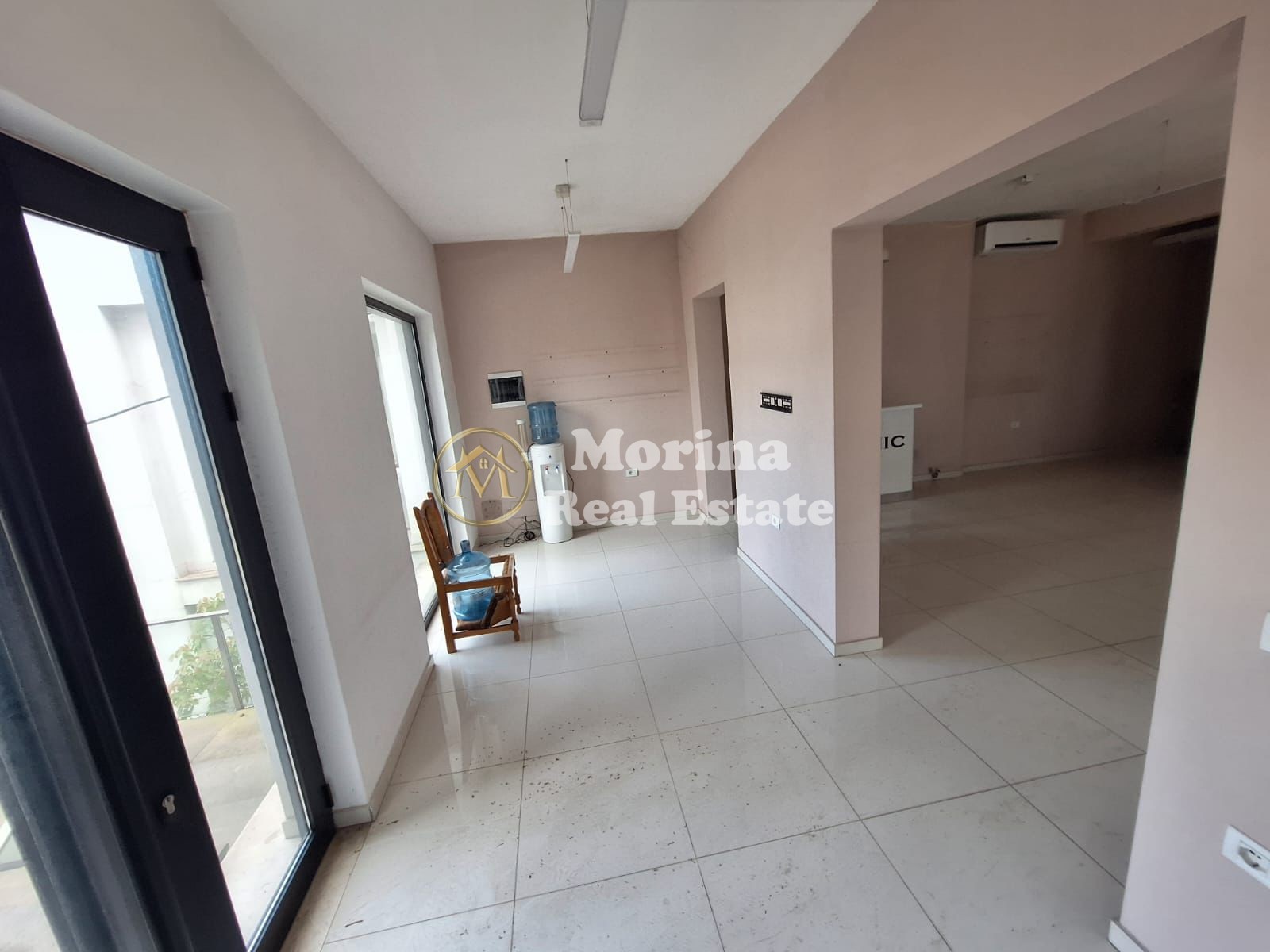 Location, environnement commercial, frais, 1200 euros/mois (2)