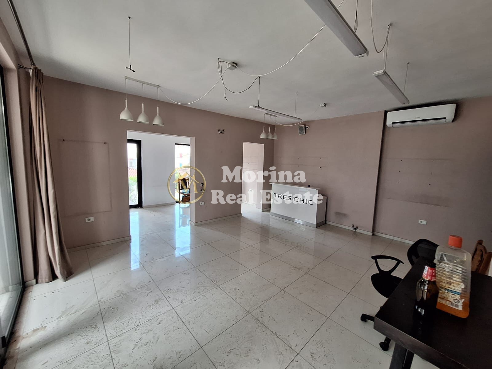 Location, environnement commercial, frais, 1200 euros/mois (5)