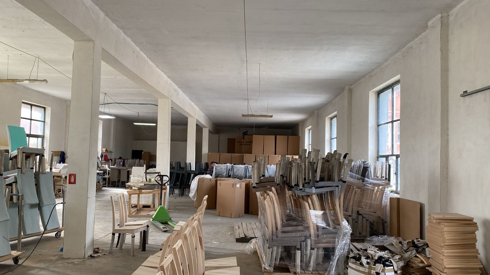Magazine me qera 540 metra katror Yzberisht 2.500 euro