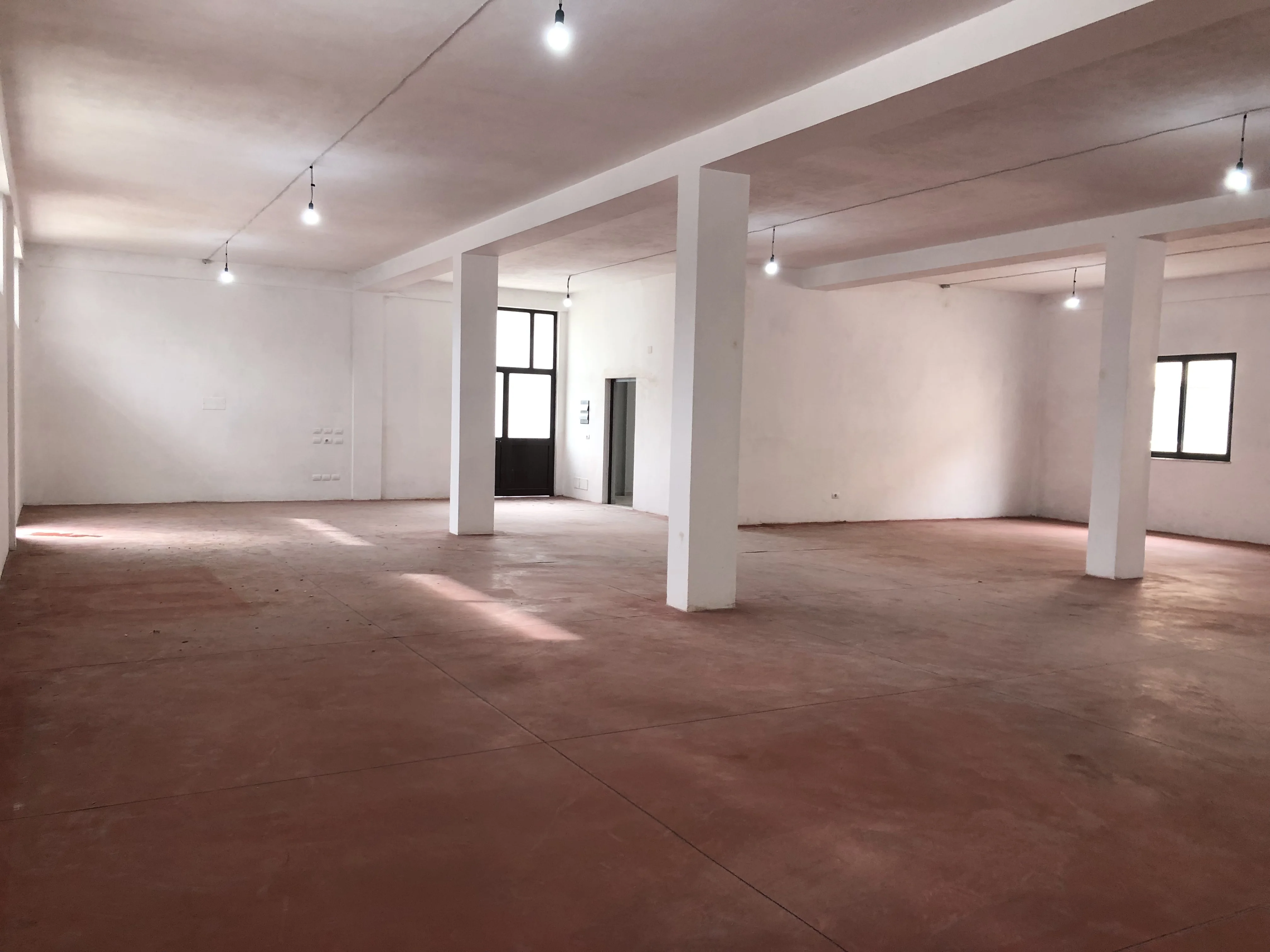 Alquiler | tienda | vorë | 5900 €/mes (4)